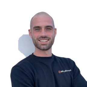 Kenzo, eigenaar van Autoverhuur Schagen
