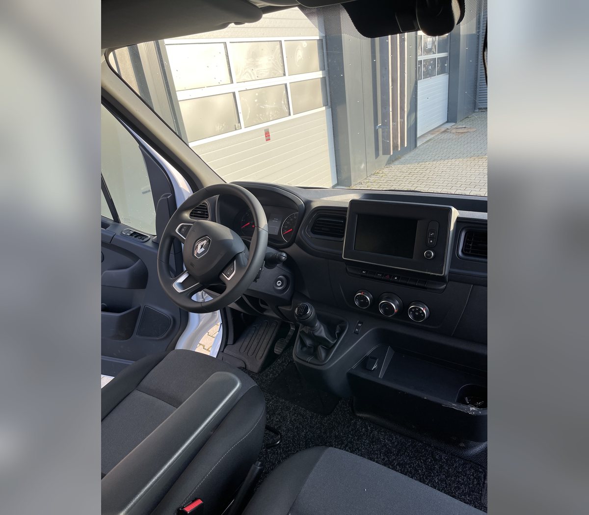 Verhuisbus L3H2 — 14 m³ huren in Schagen — cabine
