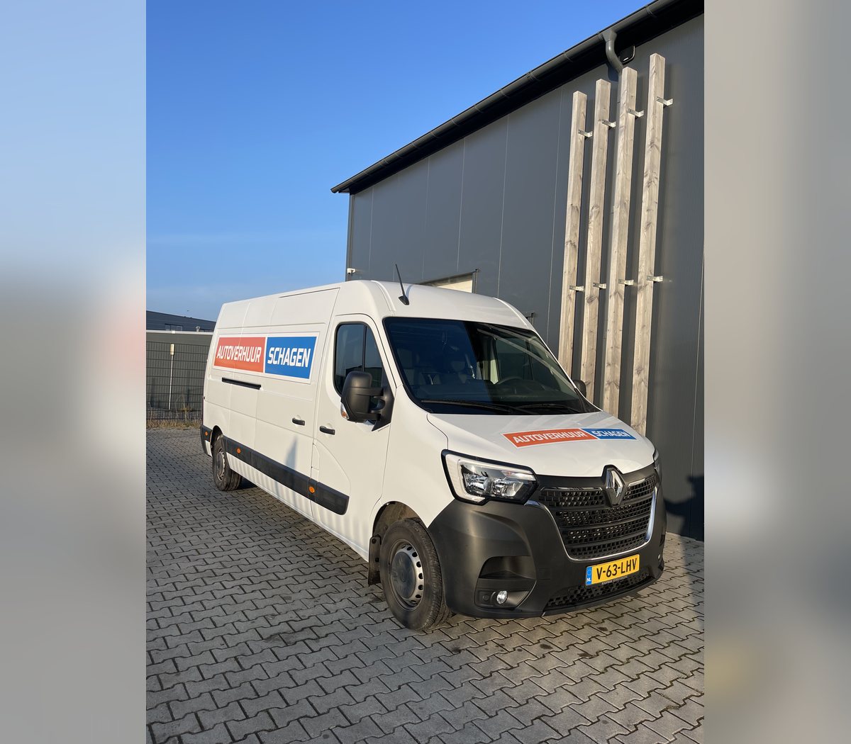 Verhuisbus L3H2 — 14 m³ huren in Schagen — schuin voor